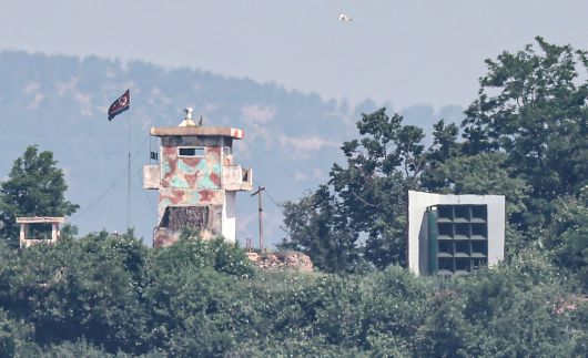 지난 6월 12일 경기 파주시 접경지역에서 바라 본 북한군 초소./뉴스1