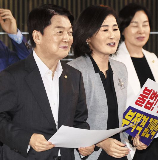 안철수 국민의힘 혁신위원장이 3일 국회에서 의원총회를 마치고 회의장에서 나오고 있다. /뉴스1