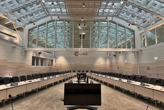 A view of the committee room where meetings of European Space Agency member states are held in Paris on July 7, 2025. The room’s walls are designed to resemble the surface of Mars, and the ceiling evokes the interior of a spacecraft./Lee Jong-hyun