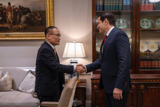 Wi Sung-lac, South Korea’s national security adviser, shakes hands with U.S. Secretary of State and National Security Adviser Marco Rubio during a meeting in Washington on July 7, 2025./South Korean Presidential Office