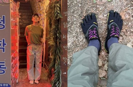 가수 이효리가 신은 발가락 신발/ 인스타그램