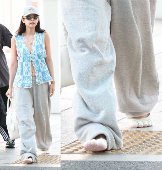 제니의 발가락 신발이 화제다./뉴스1