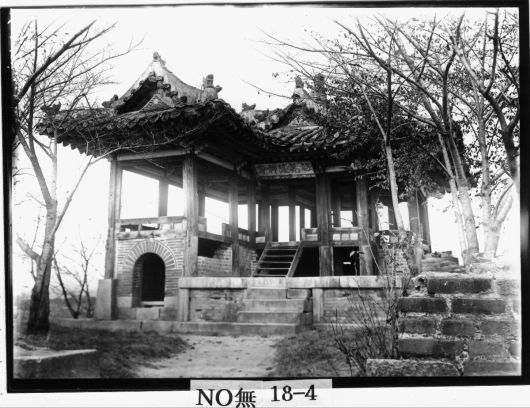 일제강점기 수원 화성 방화수류정을 찍은 유리건판 사진. /국립중앙박물관