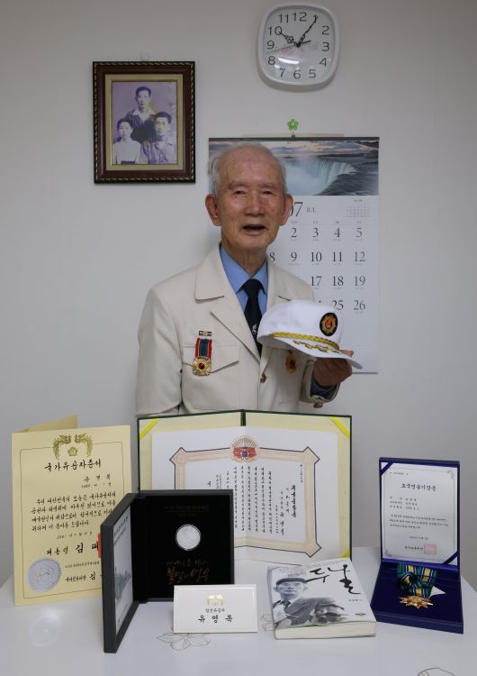 6.25 전쟁 이후 47년간 포로생활을 한 국가유공자 유영복 어르신이 15일 오전 경기 이천시 자택에서 본지와 인터뷰를 했다. 북한에 억류됐다 탈북해 돌아온 국군포로는 현재 6명만 남은 상태다. /박성원 기자