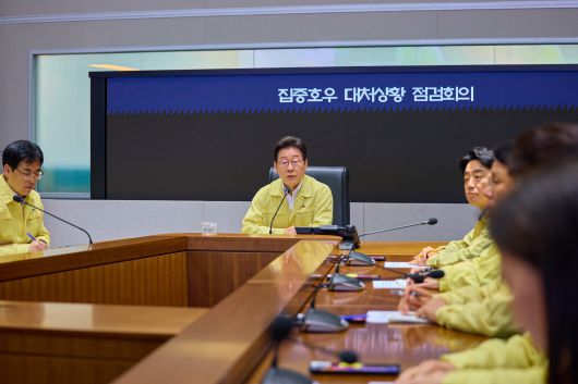 이재명 대통령이 18일 서울 종로구 정부서울청사 중앙재난안전상황실 서울상황센터에서 열린 집중호우 대처상황 점검회의에서 발언하고 있다./뉴스1
