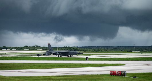 미국 노스다코타주 미노트 공군기지에 있다가 7월7일 괌 앤더슨 공군기지로 전진 배치된 미 공군 전략폭격기 B-52H.  /미 공군