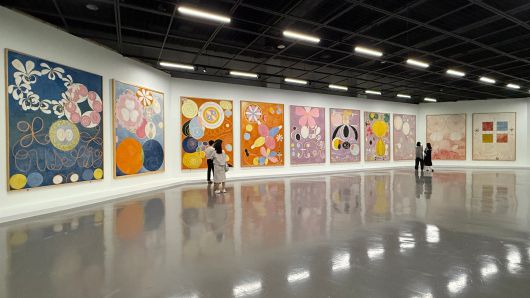 힐마 아프 클린트의 '10점의 대형 회화'가 나란히 걸린 하이라이트 공간. /부산현대미술관