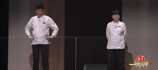 84명의 신예 셰프들이 대결하는 모습을 16명의 유명 셰프들이 윗층에서 바라보고 있다. /텐센트 비디오 '이팡펑션'