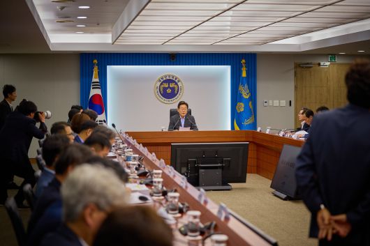 이재명 대통령이 24일 서울 용산 대통령실 청사에서 열린 제5차 수석보좌관회의에서 발언하고 있다./뉴스1