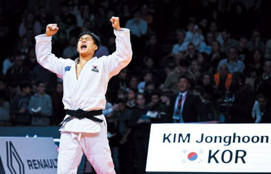 김종훈이 지난 2월 파리 그랜드슬램 남자 90㎏급 결승에서 우승한 뒤 포효하는 모습. /IJF