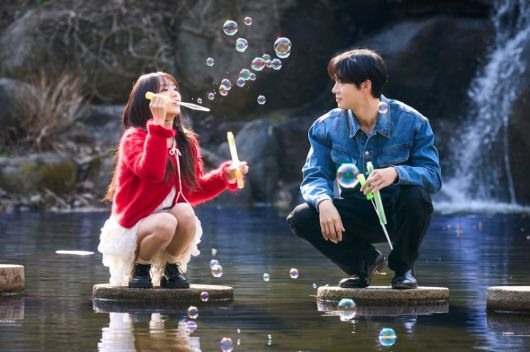 드라마 '견우와 선녀' 중 조이현과 추영우의 즐거운 한 때. /tvN