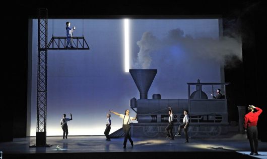 '해변의 아인슈타인'의 2012년 프랑스 몽펠리에 오페라 베를리오즈 극장 공연 사진. / 사진가 루시 잰치, 로버트 윌슨 닷컴