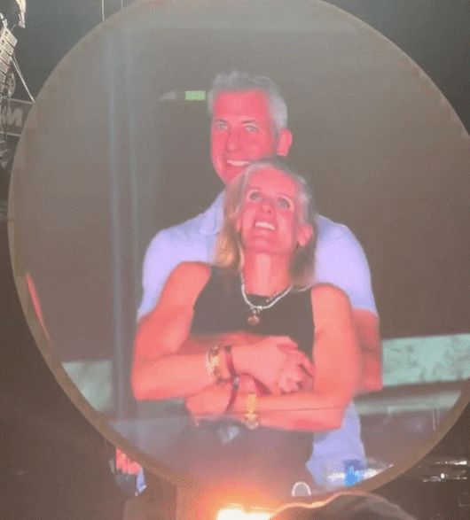 지난달 16일 매사추세츠주 보스턴에서 열린 콜드플레이의 콘서트에서 포착된 장면. 이 영상이 소셜미디어를 통해 퍼지면서 불륜 스캔들이 불거졌다. /틱톡