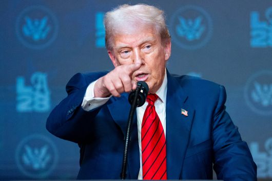 도널드 트럼프 미국 대통령이 5일 백악관에서 열린 행사에서 기자들의 질문을 받고 있다. /UPI 연합뉴스