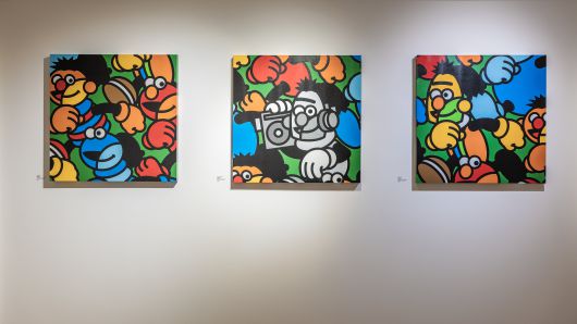 그라플렉스의 '아트마카오' 샌즈 차이나 병행전_경계를 넘어 - 국제 현대 미술 명작전 전시작. 가운데 버트의 색감을 뺀 작품이 눈에 띈다./샌즈 차이나