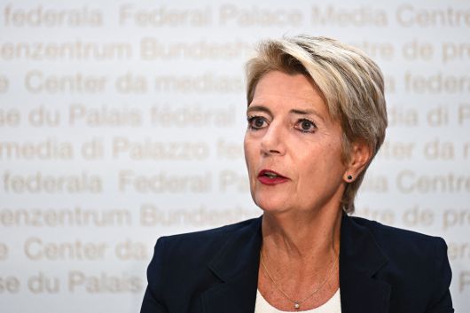 카린 켈러-주터 스위스 대통령이 7일 수도 베른에서 대미 관세 협상 실패와 관련해 기자회견을 하고 있다. /AFP 연합뉴스