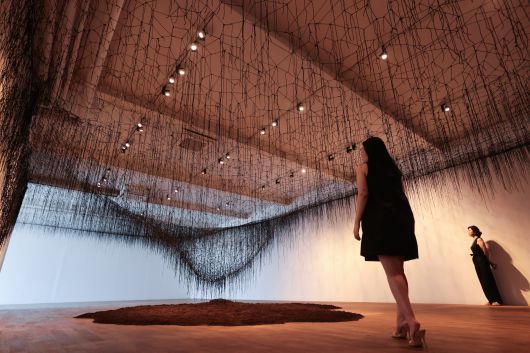 지난달 25일 서울 종로구 평창동 가나아트센터에서 열린 시오타 치하루 개인전 '리턴 투 어스'(RETURN TO EARTH) 기자간담회. /연합뉴스