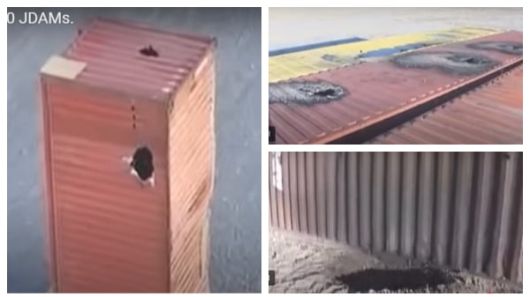 2003년 B-2가 투하한 훈련용 JDAM이 개별 모의 표적을 관통한 모습.