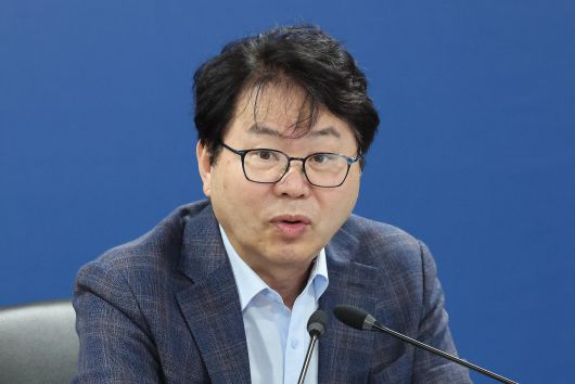(서울=뉴스1) 임세영 기자 = 이한주 국정기획위원회 위원장이 지난달 22일 서울 종로구 정부서울청사 창성동 별관에서 열린 청소년 명예 국정기획위원 위촉식에서 모두발언을 하고 있다. 2025.7.22/뉴스1