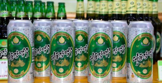 북한 국영 맥주. 한 영국 기자가 "한국 맥주가 대동강 맥주보다 맛없다"고 해 유명세를 탔는데, 파산한 영국 양조장의 설비를 2002년 통째 들여가 만든 것이라고 한다. /조선중앙통신 연합뉴스