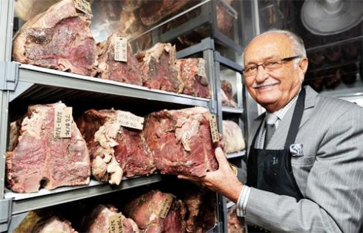 2015년 청담점 오픈을 맞아 서울에 왔던 고 울프강 즈위너 '울프강 스테이크하우스' 창업자. /조선일보DB