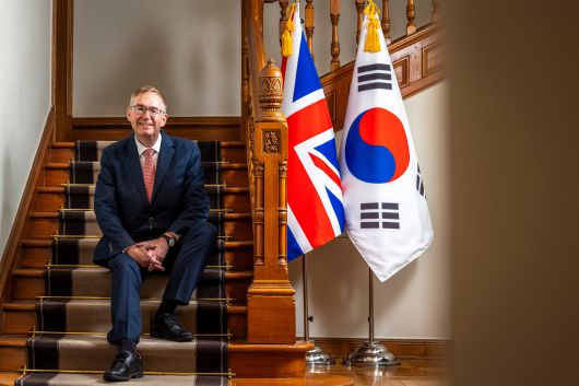 외교가 최고의 지한파인 크룩스 대사는 "한국과 영국은 수교 142년간 민주주의와 시장경제, 인권과 법치 등 핵심 가치를 공유하는 우방이었다"며 "양국의 미래는 더 '익사이팅'할 것"이라고 말했다. /이신영 영상미디어 기자