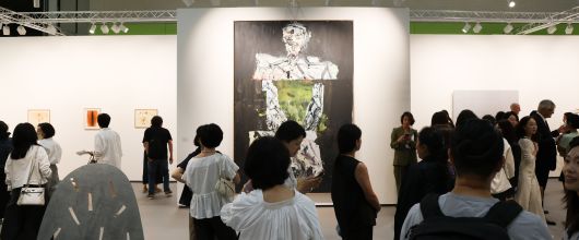 화이트큐브 갤러리가 선보인 게오르그 바젤리츠의 회화 'Erstens, bitte schön'(2014). 개막 첫날인 3일 21억원에 팔렸다. /고운호 기자