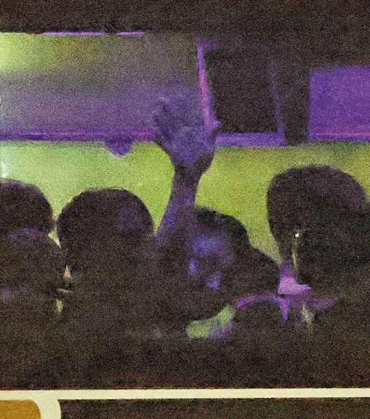 이젠 집으로 - 11일 새벽 미국 조지아주 이민세관단속국(ICE) 구금 시설에서 나와 동료들과 공항으로 향하는 버스에 오른 한국 근로자가 창밖을 향해 손을 흔들고 있다. /연합뉴스