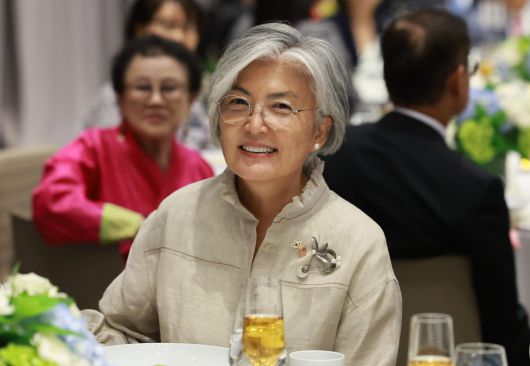 이재명 정부 초대 주미대사에 내정된 강경화 전 외교부 장관이 지난달 24일 워싱턴 DC의 한 호텔에서 열린 동포 만찬 간담회에 참석해있다. /연합뉴스