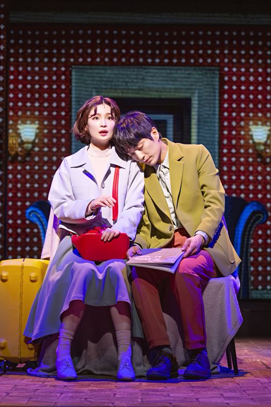 뮤지컬 '어쩌면 해피엔딩'의 2020년 세번째 시즌에서 재회한 '클레어' 전미도와 '올리버' 정문성. 두 배우는 초연부터 함께했고, tvN '슬기로운 의사생활'에도 함께 출연했다. /CJ ENM