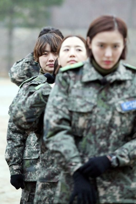 군대 예능 '진짜 사나이' 여군 특집에 출연한 여자 연예인들. TV쇼가 아니라 현실이 될 가능성이 커지고 있다. /MBC