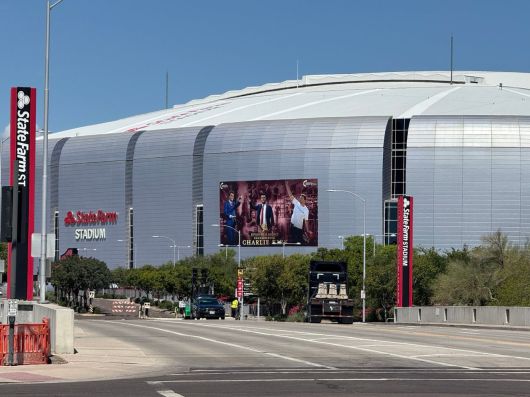 20일 미 애리조나주 글렌데일의 '스테이트 팜 스타디움'. 찰리 커크 추모식을 하루 앞두고 도널드 트럼프 미국 대통령이 참석하는 이곳의 경비는 최고조에 달했다. /박국희 특파원