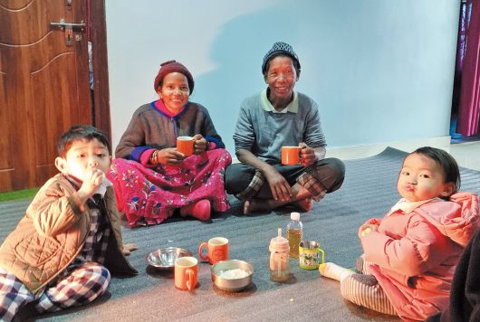 최우수상을 받은 쿠스미 망갈씨 가족의 사진 '네팔 함미합삐 처음 만난 날'.