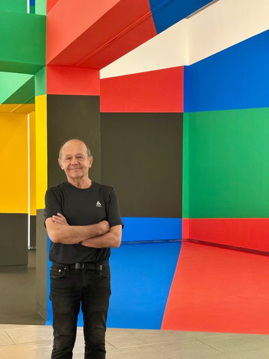 작품 앞에 선 조르주 루스 작가./김민정 기자