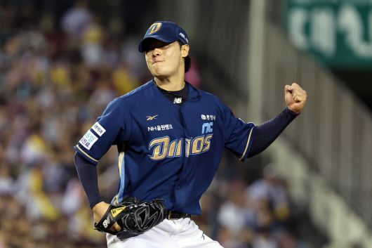 1일 잠실에서 열린 프로야구 NC와 LG의 경기 4회말 2사 주자없는 상황에서 NC 김영규가 문보경을 삼진 아웃 잡은 후 기뻐하고 있다. /뉴스1