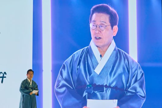 이재명 대통령이 1일 경기 고양시 킨텍스에서 열린 대중문화교류위원회 출범식에서 축사를 하고 있다. /대통령실
