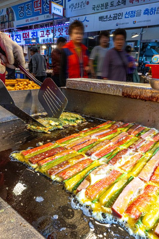 삼색전은 만드는 데 손이 많이 간다. /이신영 영상미디어 기자