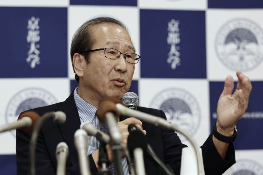 8일 노벨 화학상을 공동 수상한 기타가와 스스무 일본 교토대 교수가 기자회견을 하고 있다. /AP 연합뉴스