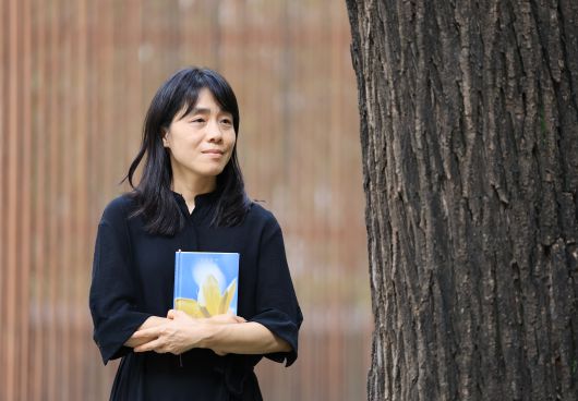 신작 장편 '간단후쿠'를 펴낸 소설가 김숨. /장경식 기자