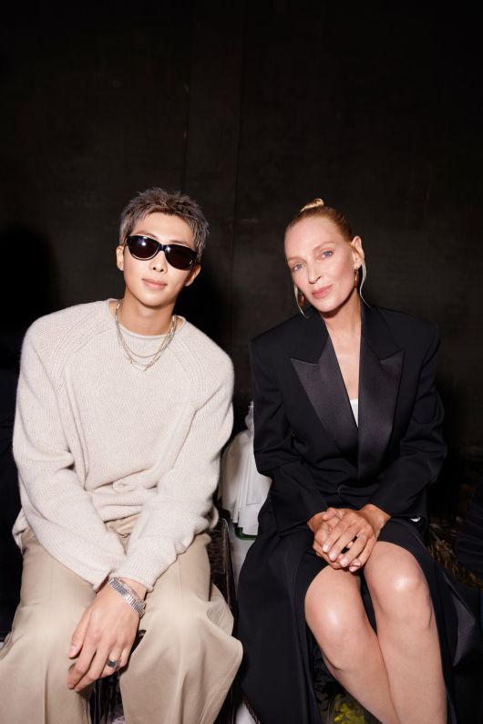 2026 보테가 베네타 여름 쇼 현장에 참석한 BTS RM과 배우 우마 서먼/보테가 베네타