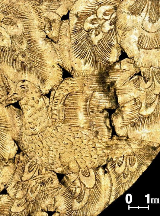 ‘선각단화쌍조문금박(線刻團華雙鳥文金箔)