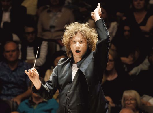 영국 명문 필하모니아 오케스트라의 수석 지휘자인 산투마티아스 루발리. “조성진은 불고기와 소주를 즐기는 음악 친구”라며 웃었다./빈체로