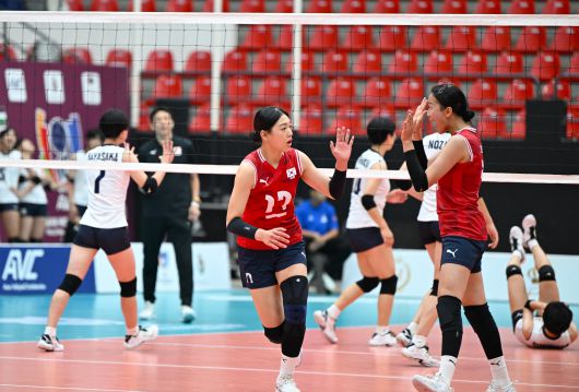 7일 요르단에서 열린 U-16 여자 배구 아시아 선수권 대회 준결승 경기 중인 손서연(17번)./AVC