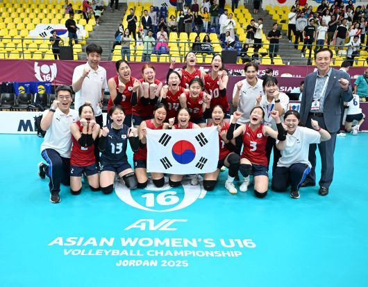 7일 요르단에서 열린 U-16 여자 배구 아시아 선수권 대회 준결승전에서 일본을 꺾은 한국 여자 배구 U-16 대표팀./AVC