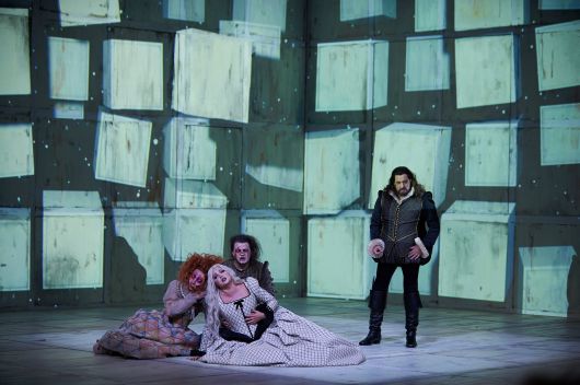 베를린 국립오페라 '일 트로바트레'. 러시아 소프라노 안나 네트렙코가 여주인공 레오노라를 맡았다. 오른쪽은 2013년 루나 백작으로 나선 플라시도 도밍고. 바리톤으로 출연했다. Berlin Staatsoper/Matthias Baus