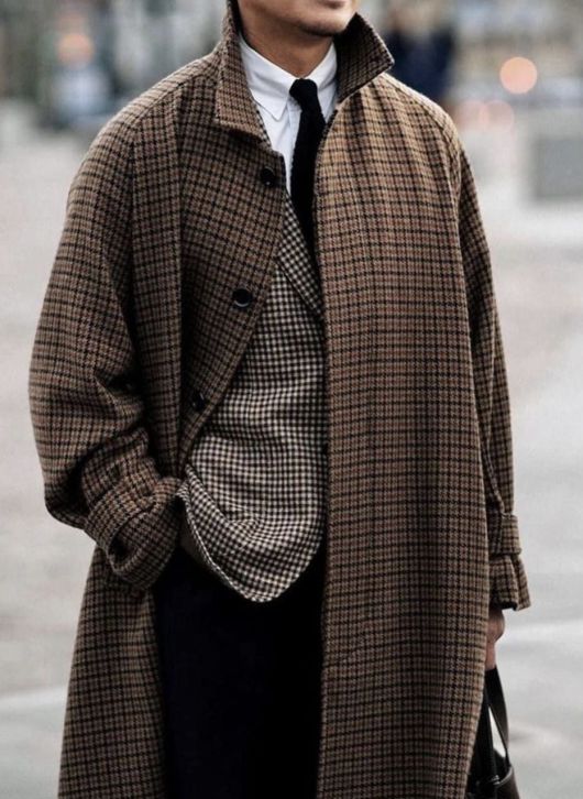 트위드 코트는 소재, 패턴, 색상 등 다채롭게 믹스 앤 매치를 구사할 수 있어 매력적이다.  @핀터레스트