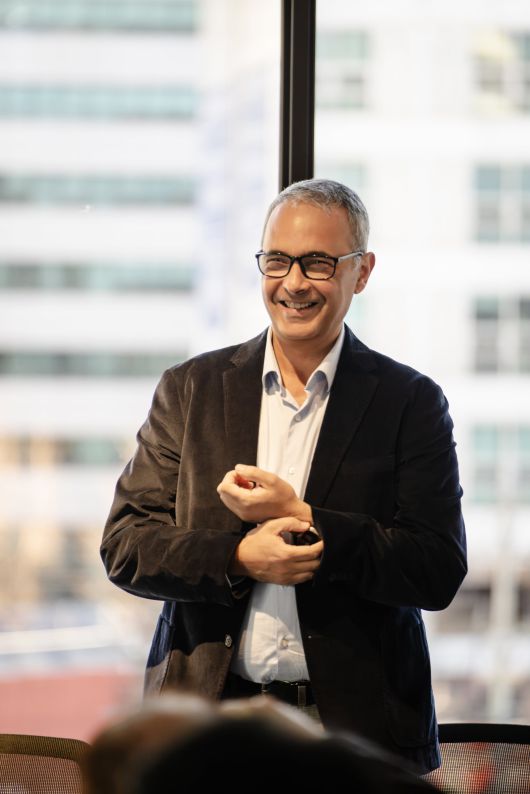 카멜 다우드는 “이 책과 함께 나는 도마 위에 올랐다”며 “정부가 숨기려고 한 알제리의 상처를 건드렸기 때문”이라고 했다./민음사