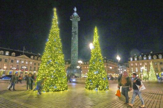12월 4일 프랑스 파리 방돔 광장의 크리스마스트리./AP 연합뉴스