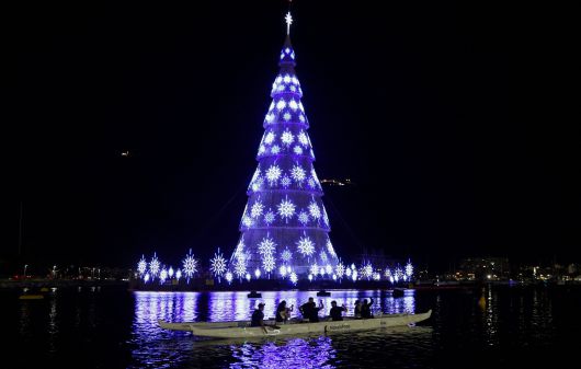 11월 30일 브라질 리우데자네이루 보타포고 해변에서 열린 크리스마스 트리 점등식./로이터 연합뉴스
