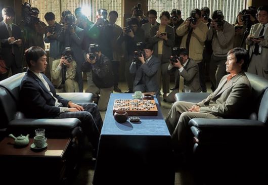 한국 바둑의 두 전설 조훈현과 이창호의 사제 대결을 그린 영화 '승부'. 이창호는 유아인이 연기한 자신의 모습을 재미있게 봤다고 했다. /조선일보DB